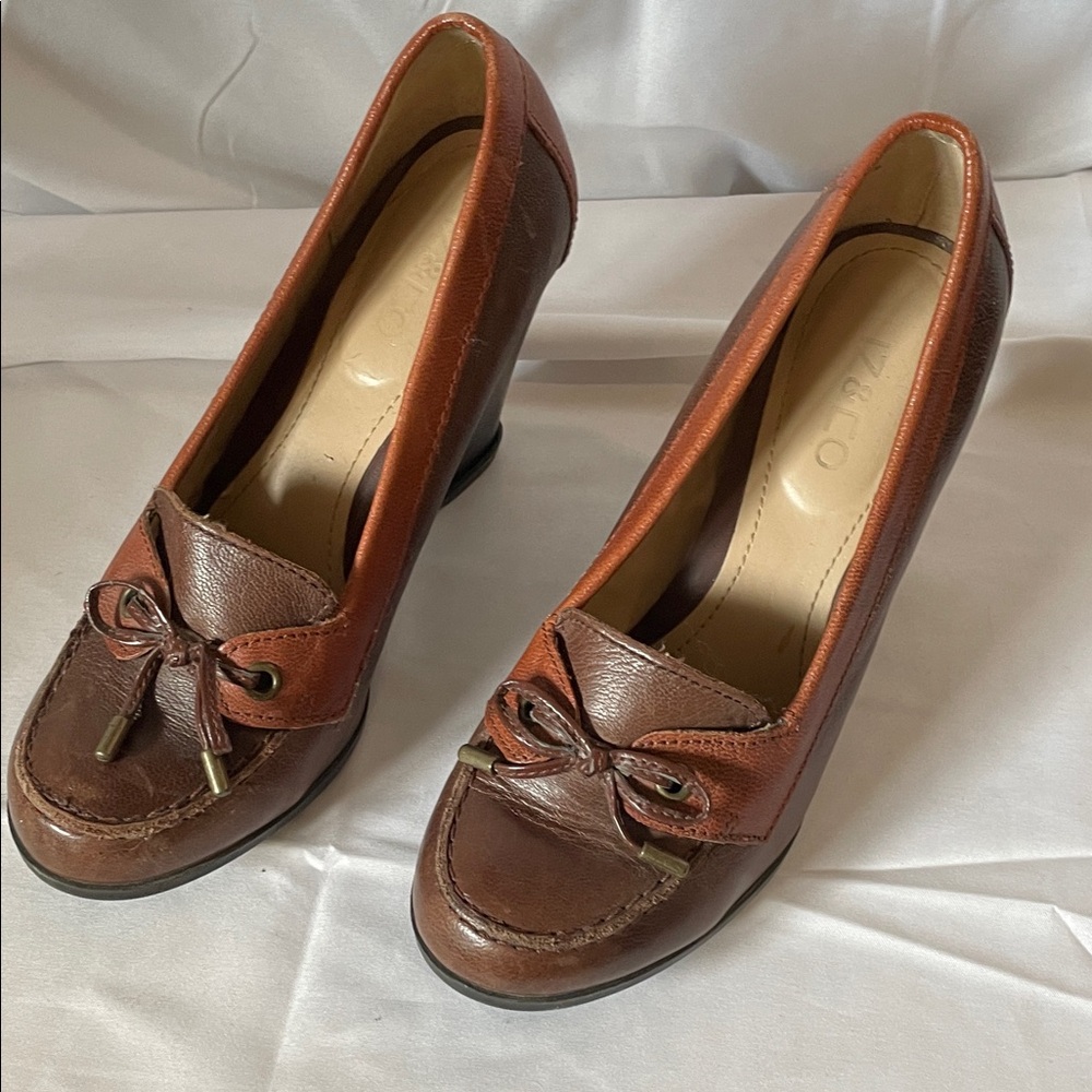 Liz & Co. Brown Leather Heels